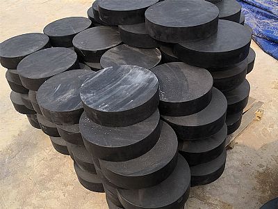 铅山县板式橡胶支座由若干层橡胶片与薄钢板经加压硫化